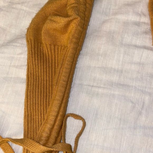 Lovers + Friends Linny Sweater in Mustard (SW1) - Picture 4 of 6